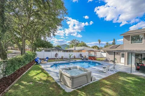 Family Oasis: Pool, HotTub, Basketball, Cornhole+