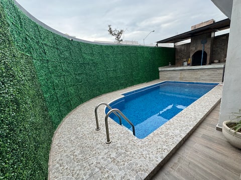 Luxury house with pool 10 minutes from the airport