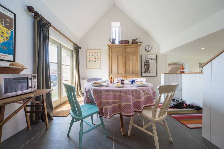 Stylish Cottage Near Bruton Wells And Glastonbury Cottages For