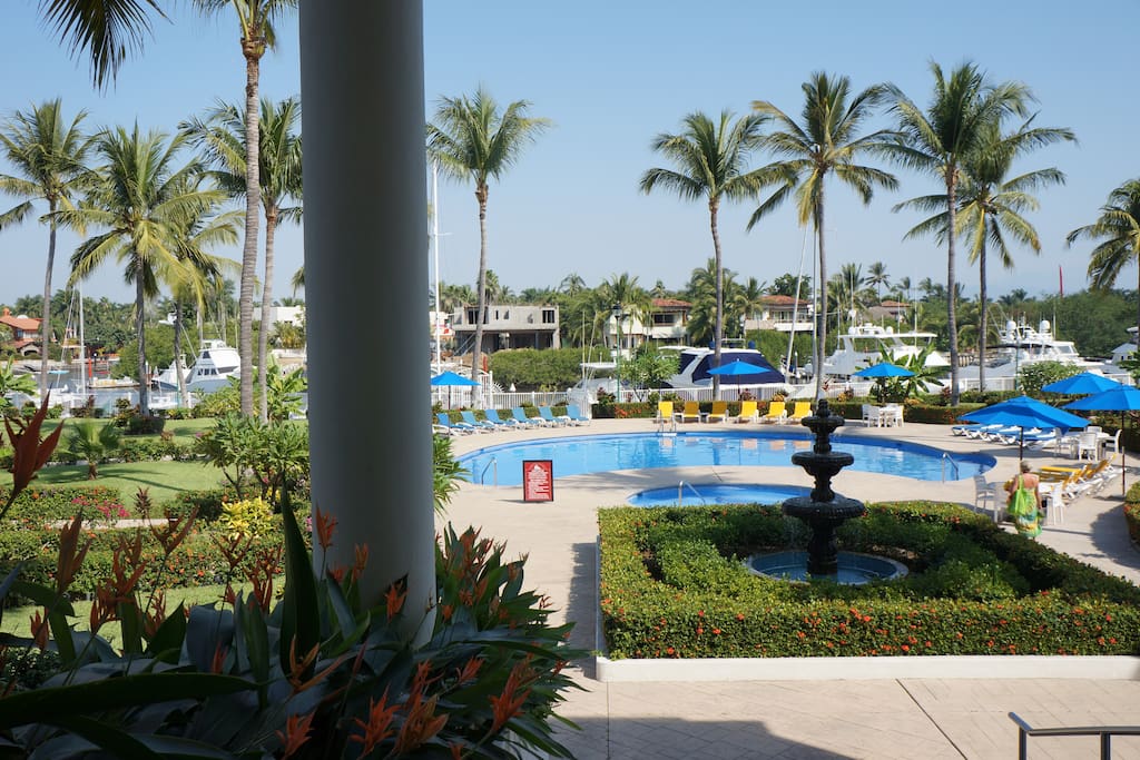 View from the lobby (free WiFi in lobby with this view) / Vista desde el lobby (WiFi gratis en el lobby con esta vista)