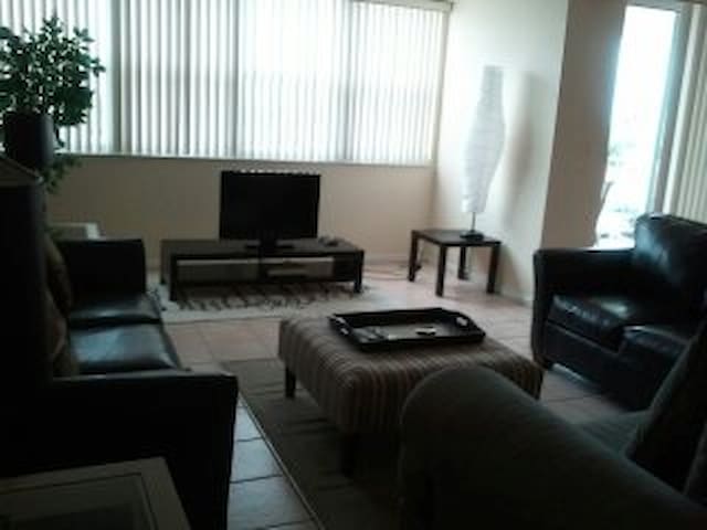 XL 2BR/2BA Hollywood Beach Ocean! gallery image 5