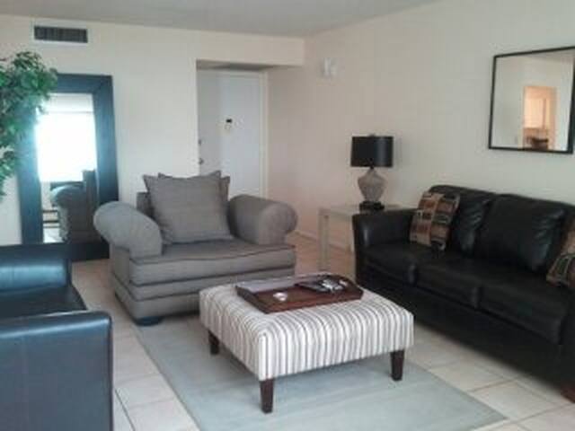 XL 2BR/2BA Hollywood Beach Ocean! gallery image 4