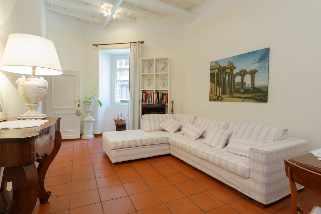 Supercentral, elegant, typical roman apartment Apartments for Rent in