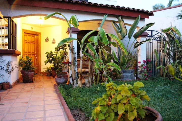 Casa Julia - BEST LOCATION, BEAUTIFUL studio!