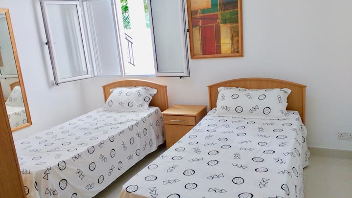 חדר שינה 2 עם 2 מיטות יחיד