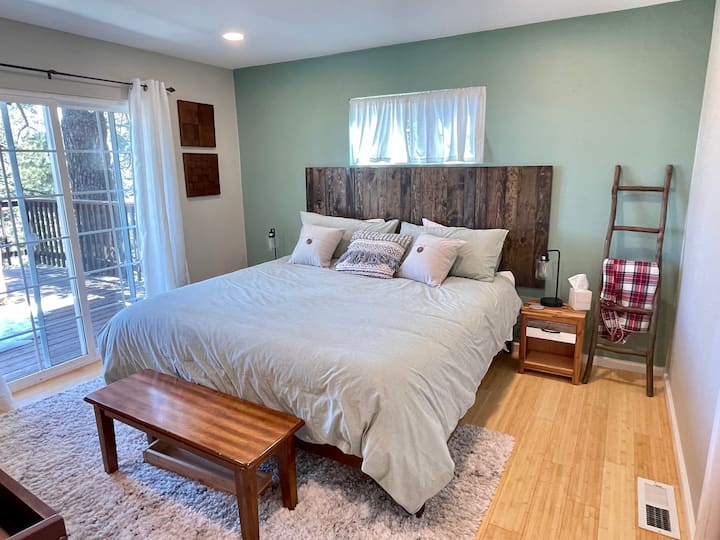 Obrovské manželské postele s luxusným matracom z pamäťovej peny!  Skvelý výhľad na posuvnú lištu aj ráno. 