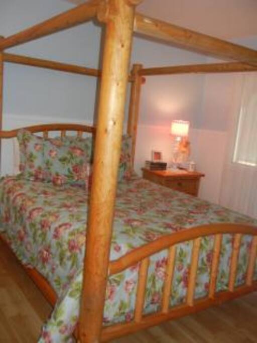 Queen Log Canopy Bed