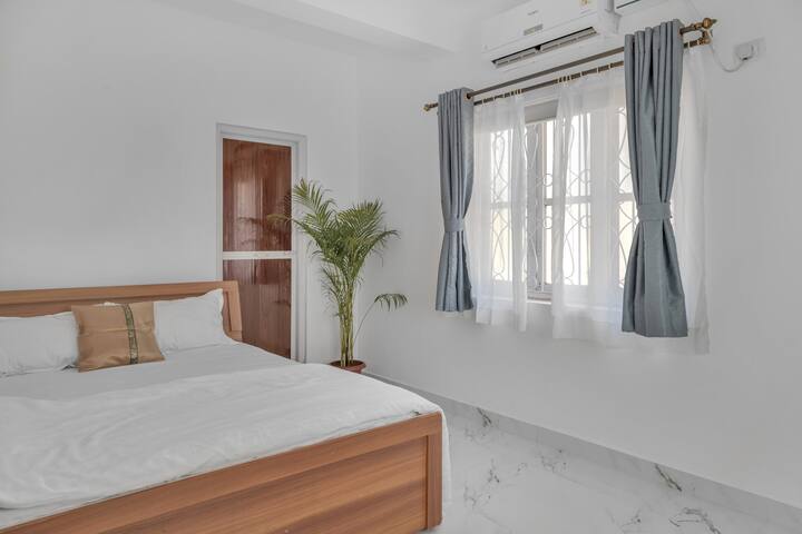 Bedroom 2 image 1