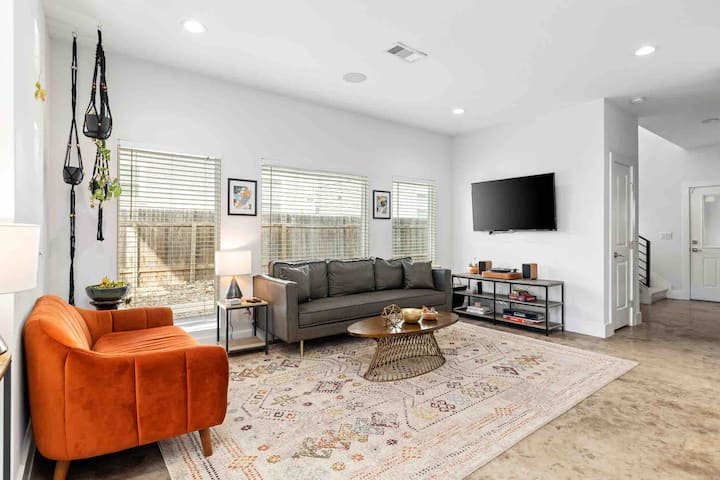 Eastside Lux Group Retreat Near Downtown - Austin, TX