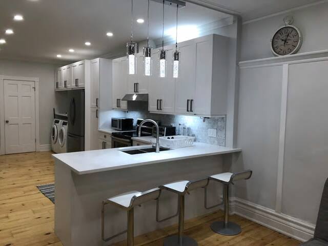 PENTHOUSE DOWNTOWN MONTREAL 1BEST LOCATION HIGHEND gallery image 2