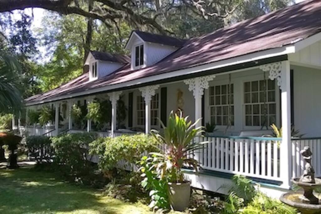 The porch is a must for coffee at sunrise
or cocktails at sunset