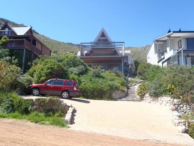 Relaxed house with stunning view gallery image 2