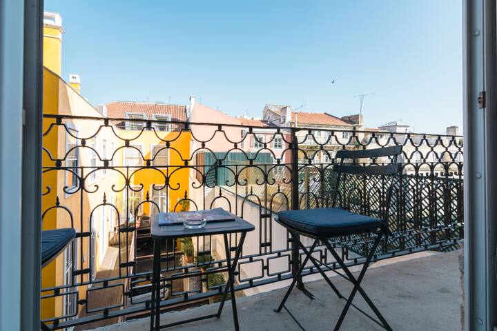 Cosy & Stylish 4B Home in Chiado gallery image 3