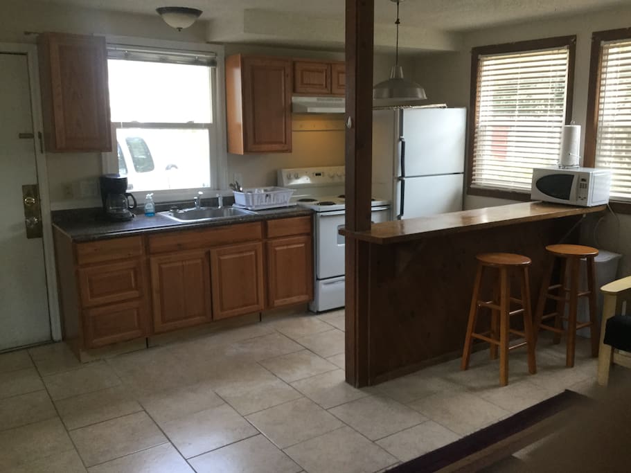 kitchen & bar