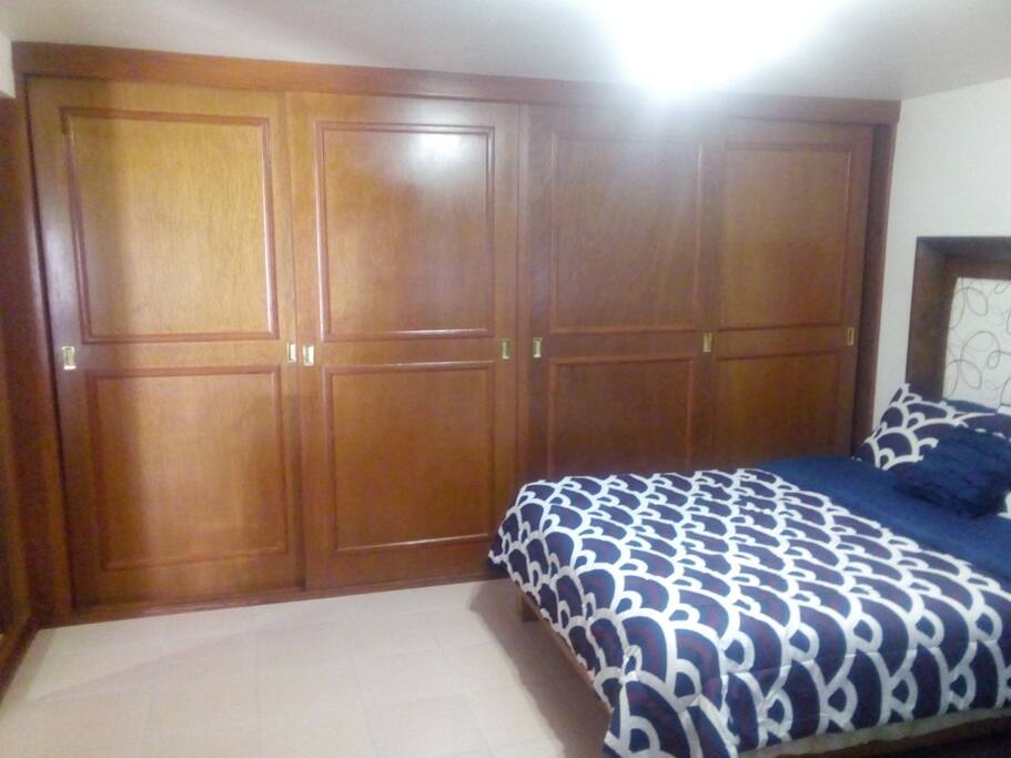 Bonito y amplio closet