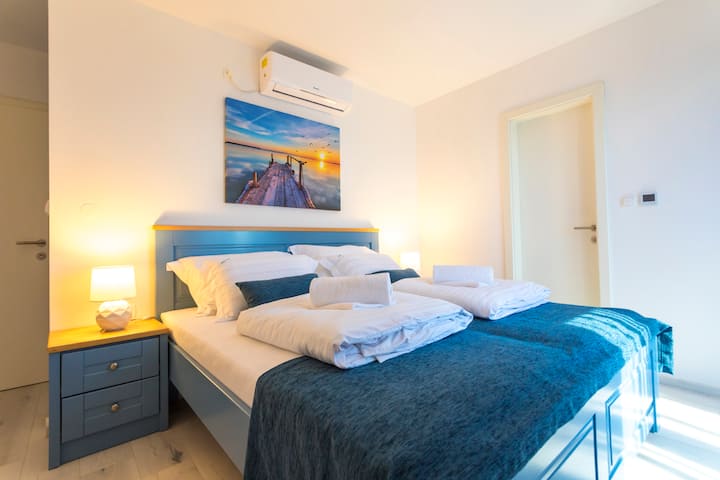 Bedroom with a double large bed, SAT TV, air- conidition and a bathroom with access to the terrace