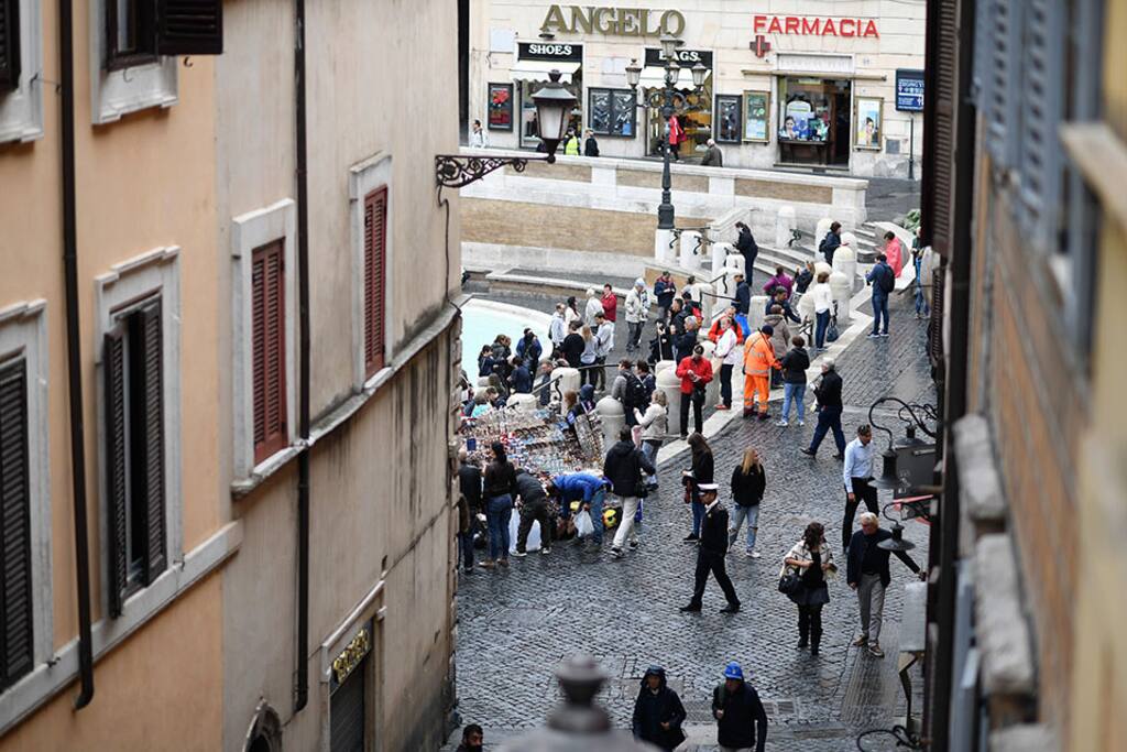 vista Fontana di Trevi dalla finestra