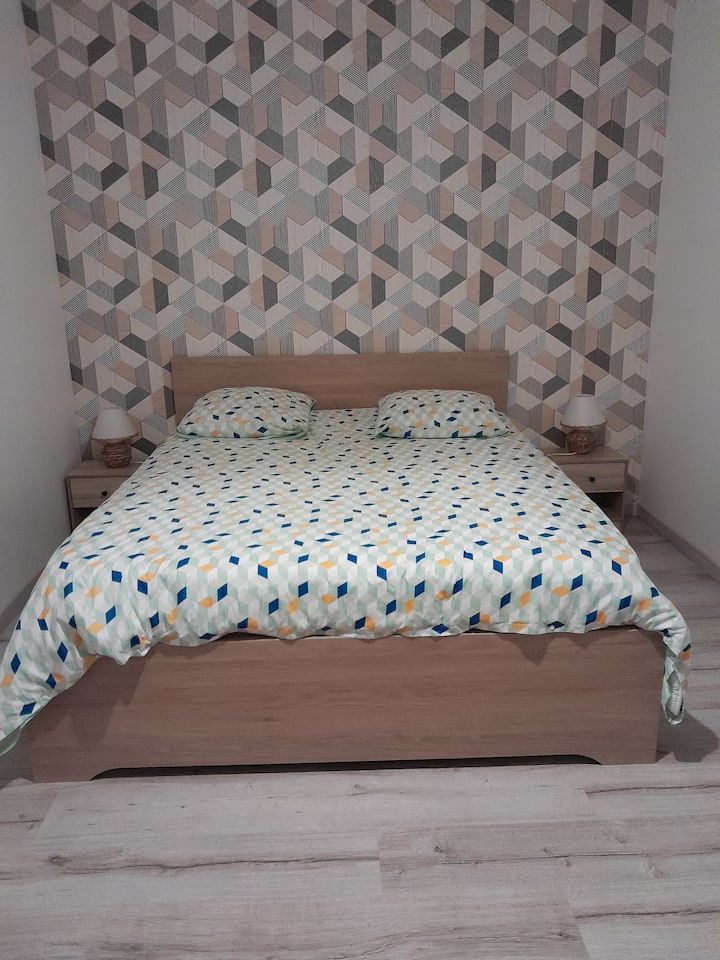 საძინებელი 160 საწოლით.