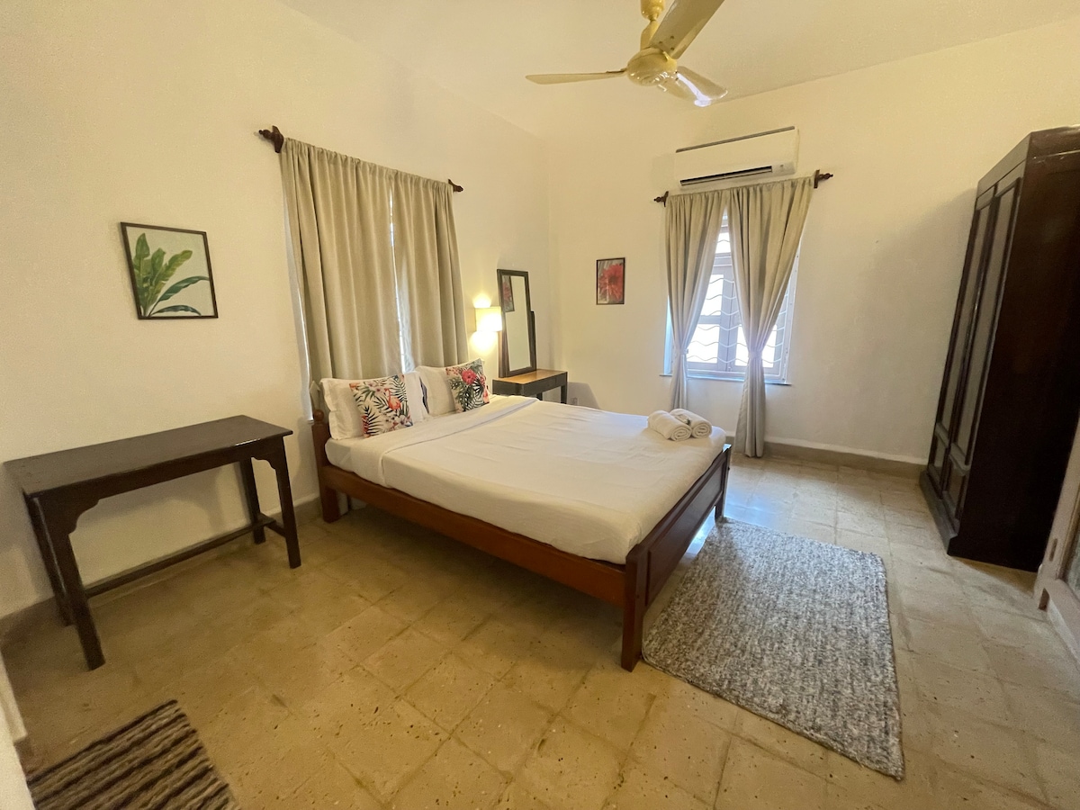 Beautiful 2 BR Villa with Pool in Candolim, Goa
