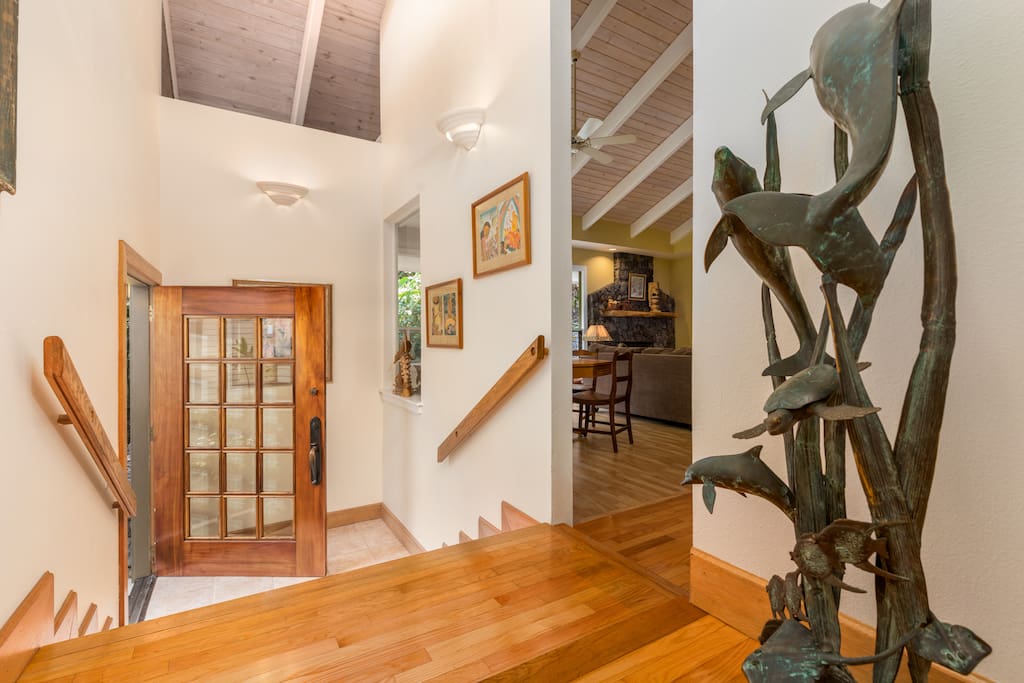 Walking thru the front door you will be amazed with the high vaulted ceilings and Hawaiian art