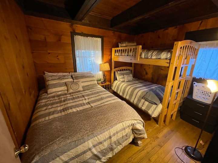 1st floor bedroom Nice views of the lake! Queen & a bunk bed, cozy & comfortable