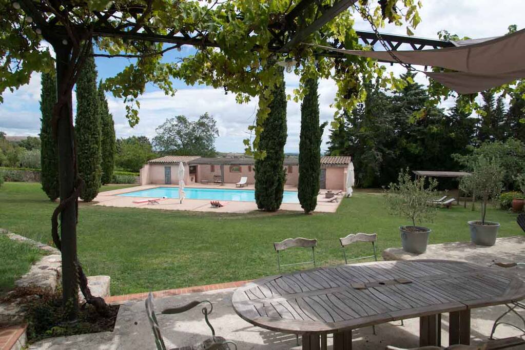 Terrasse petit déjeuner déjeuner et diner si le temps le permet