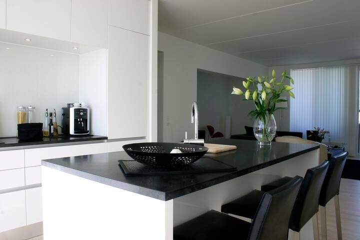 Luxury apartment, Islands Brygge gallery image 3