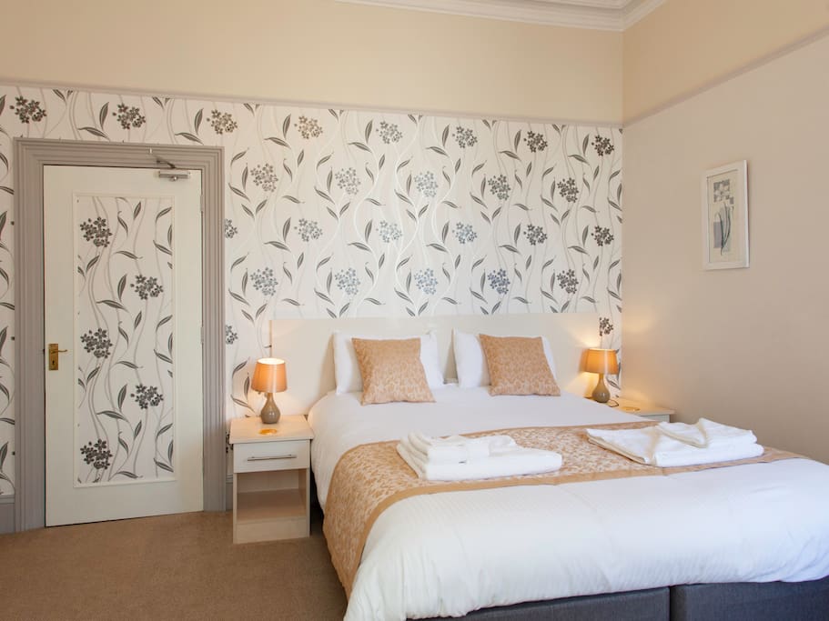 King size Ground Floor Bedroom
