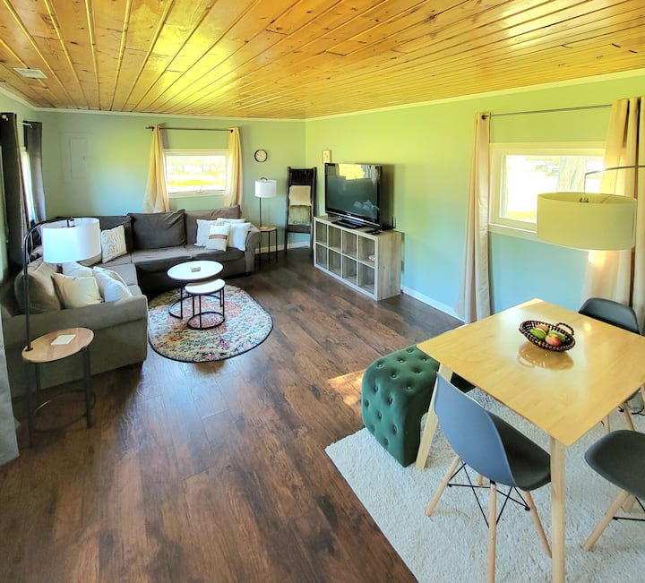 The Cozy Cottage Close To Town - Cheboygan, MI