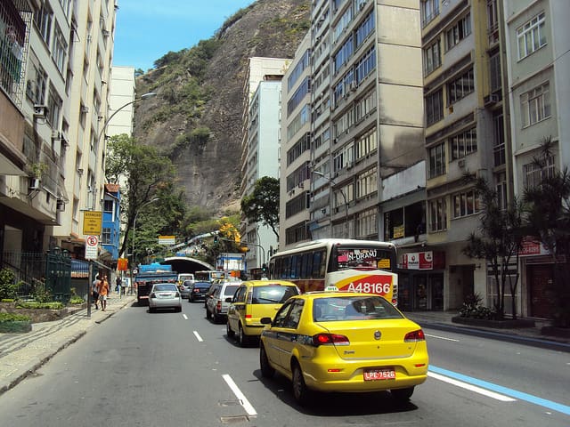 Copacabana Apartment Near Beach and Subway