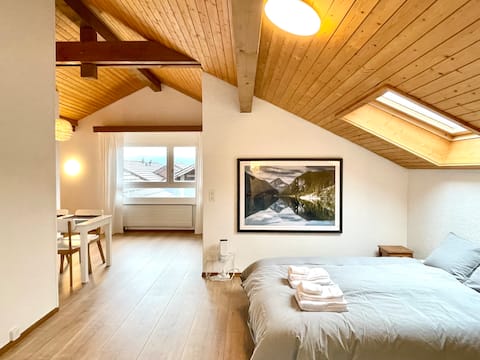 Relaxed Loft Stay Between Lake & Mountains