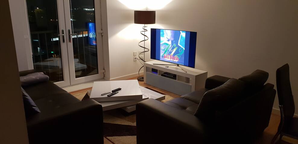 5 mins walk from Piccadilly Station, Private Room