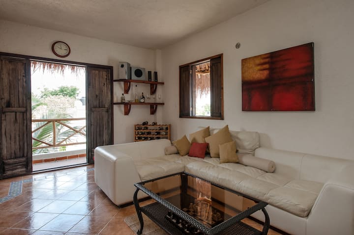 Espacios cómodos, incluido un bar.