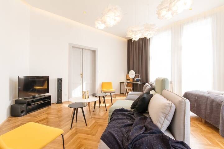 Florentinum Premium 3-Bedrooms, Balcony (Old Town) gallery image 2