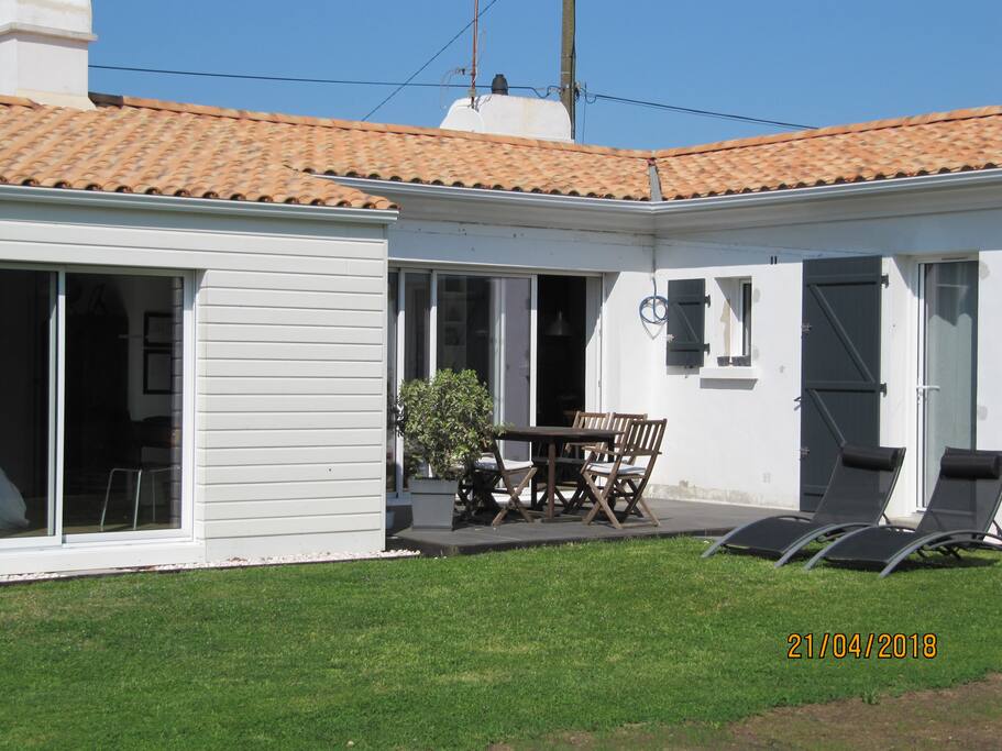 Extérieur côté jardin.
