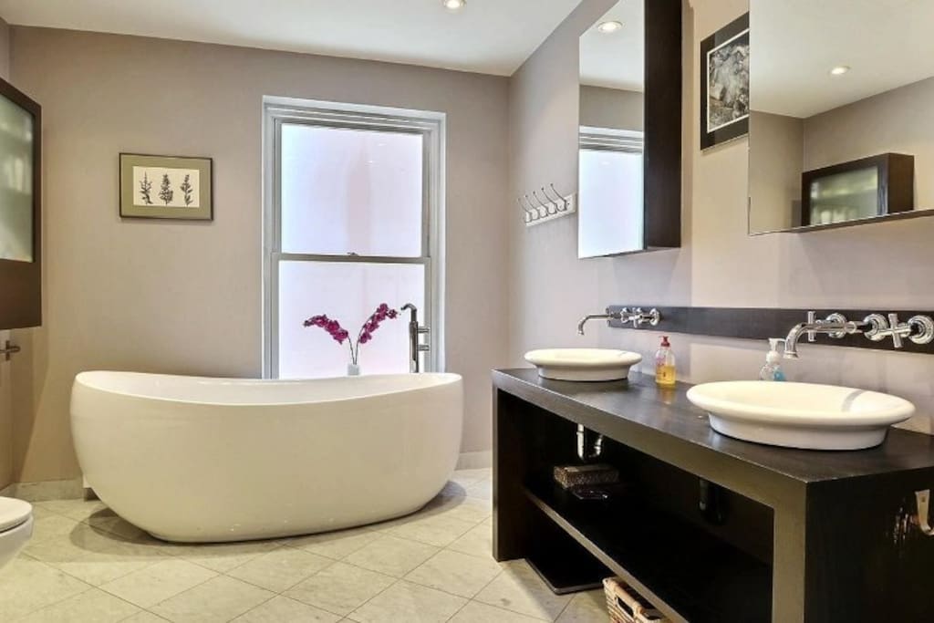 Modern bathroom & toilet
