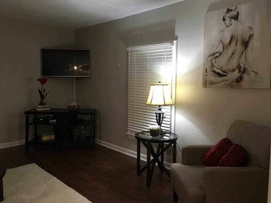 Large living room with flatscreen tv