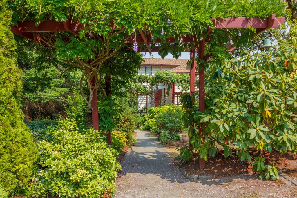 Mill Bay Moments welcomes you!