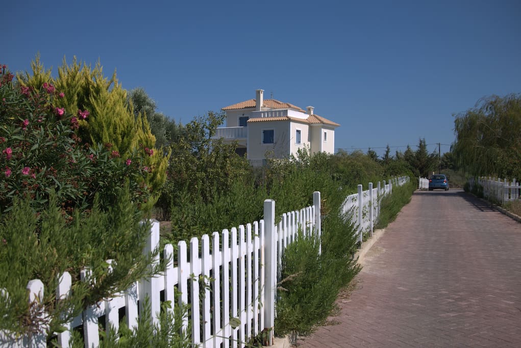Avra villa can sleep 8-10 guests in 3 rooms and a playroom (3 double beds, 2 single beds & 2 sofa beds)