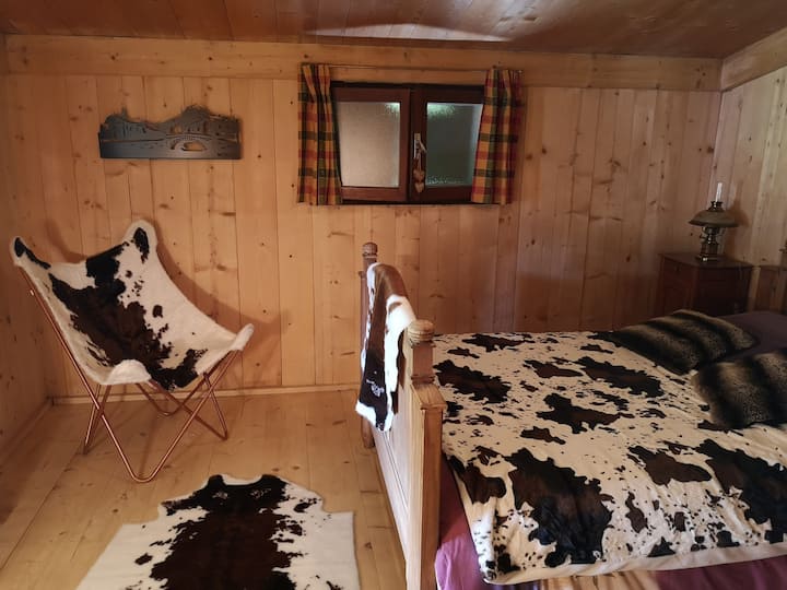 ห้องนอน 2 (Bedroom 2)