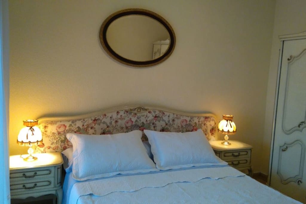 Schlafzimmer 1