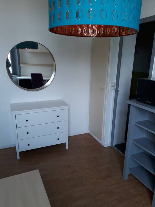 Une commode pour les rangements inévitables ...