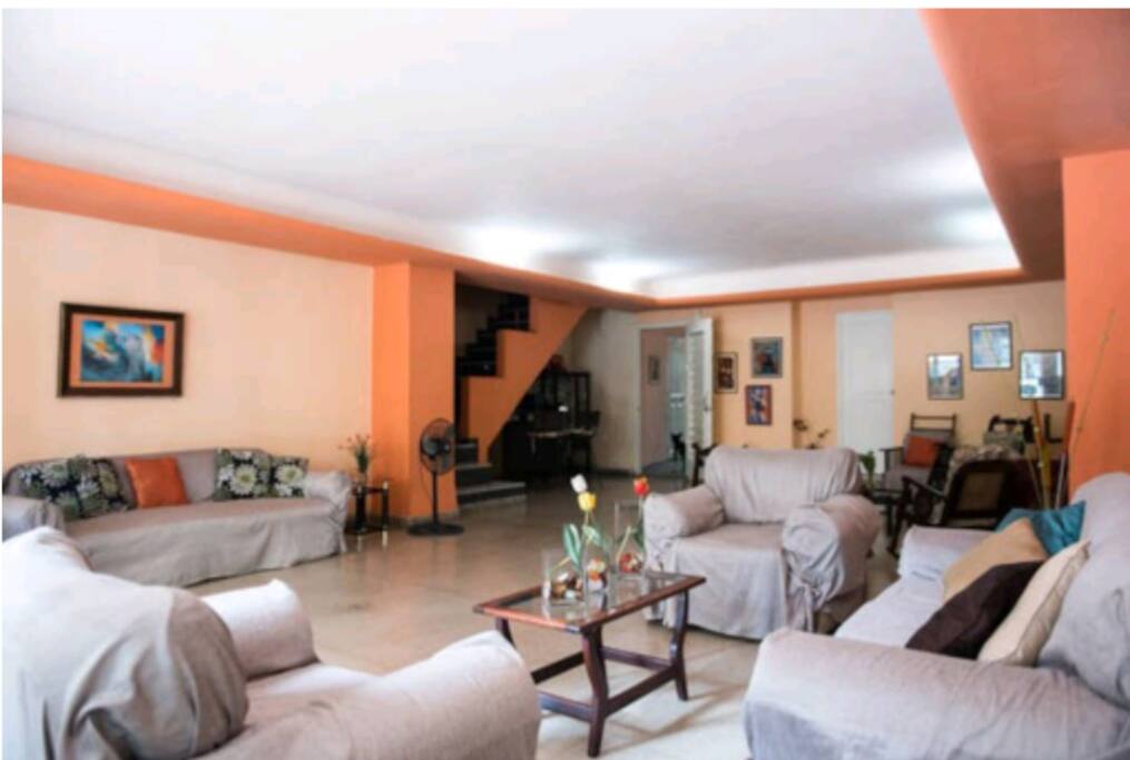 Sala y saleta de la casa, puede ser usada como area comun de los huespedes