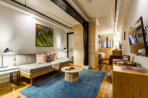 Top performing Airbnb: Deluxe Loft Suite with Patio in Greenpoint