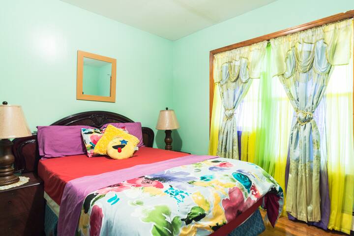 FULL BED/Spa Amenities for Sophisticated Travelers