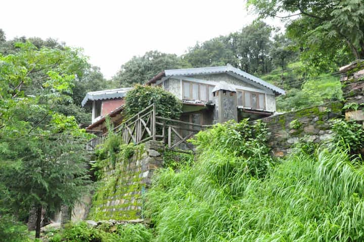 Deluxe Room 2 - Woodside Retreat Resorts - Pangoot