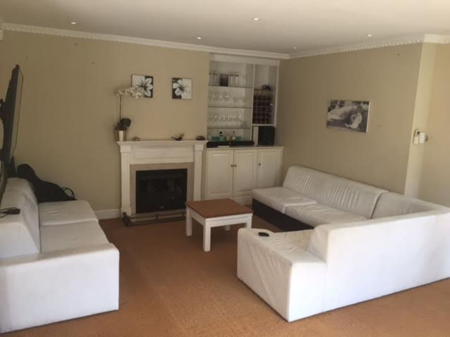 Lounge + TV