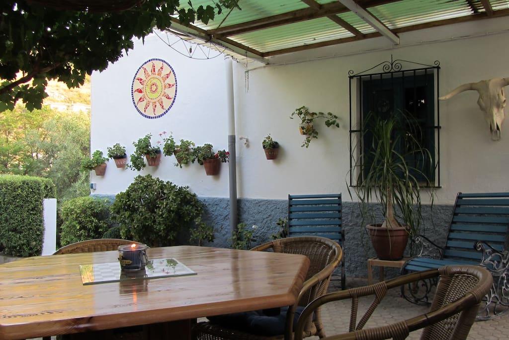 A PATIO TO EAT
