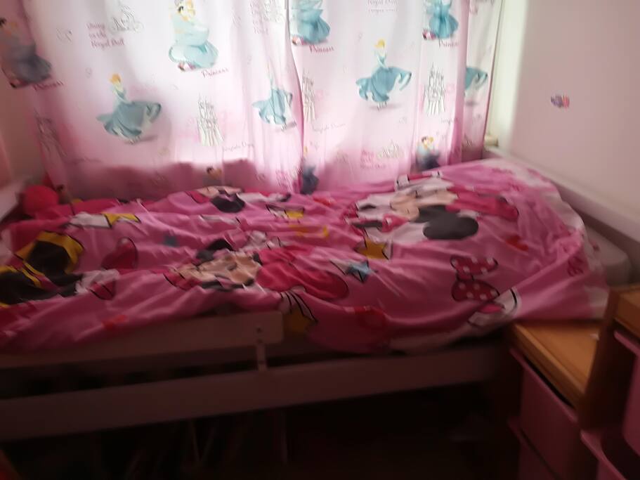 1 persoonsbed, evt extra matras