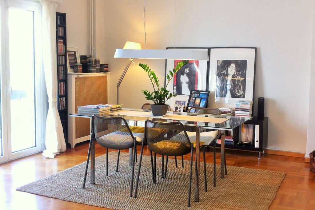 A closer look at the spacious dinning room.